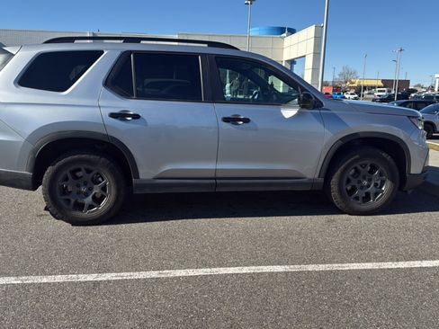 Certified 2025 Honda Pilot TrailSport image 10