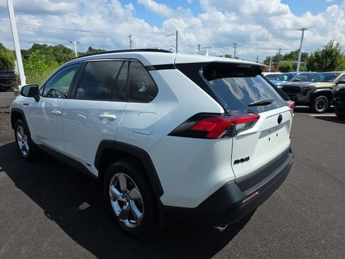 Certified 2021 Toyota RAV4 XLE Premium AWD/4WD image 5