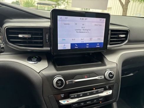 Used 2020 Ford Explorer XLT w/ Equipment Group 202A AWD/4WD image 17