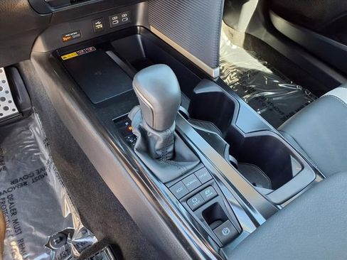 Used 2025 Toyota Camry SE w/ Convenience Package image 20