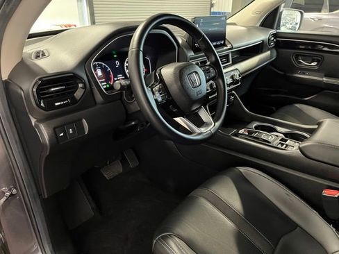 Used 2025 Honda Pilot Touring image 19