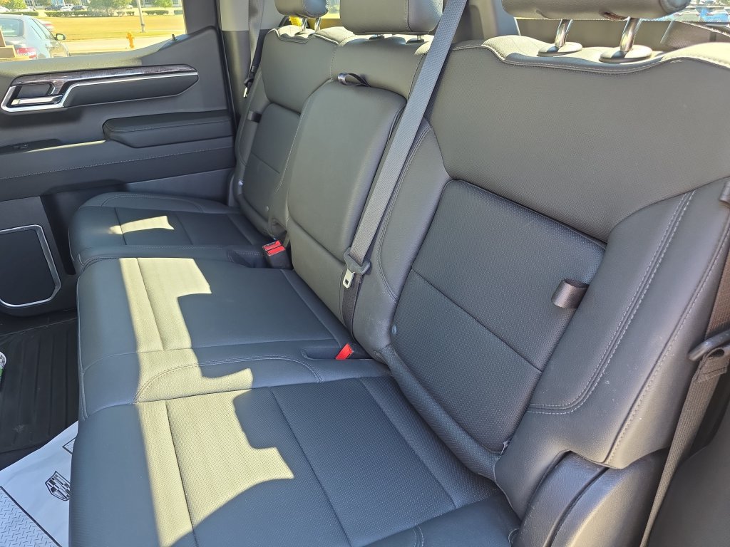 Used 2023 Chevrolet Silverado 1500 LTZ AWD/4WD image 19