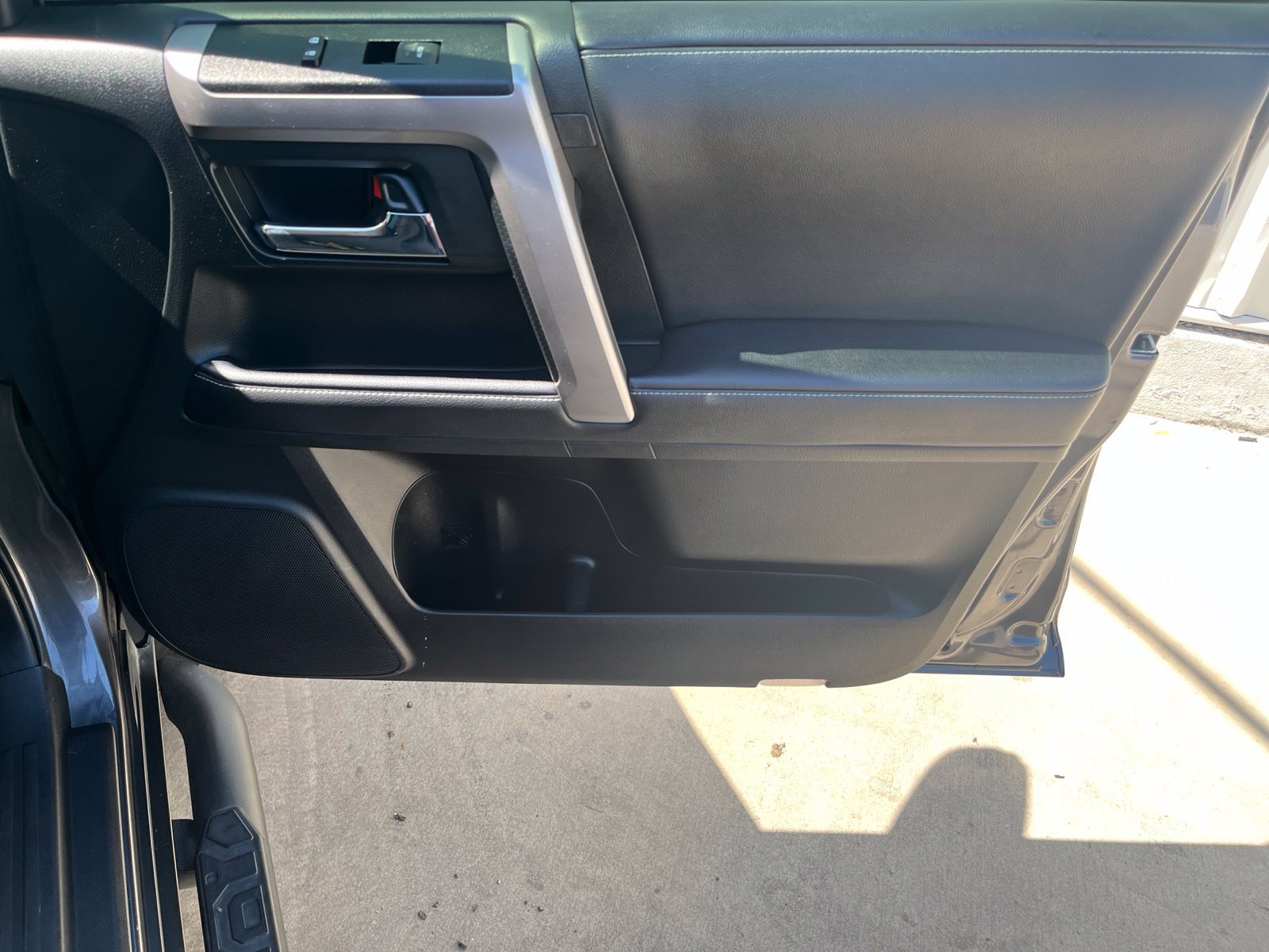 Used 2022 Toyota 4Runner SR5 Premium w/ Moonroof Package RWD image 17