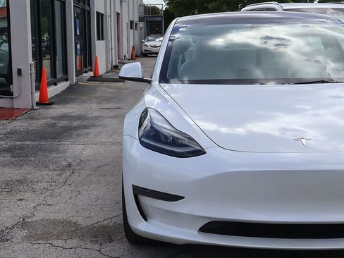 Used 2023 Tesla Model 3 Standard Range RWD image 14