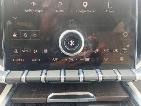 Used 2025 GMC Acadia Denali w/ Super Cruise Package FWD image 8