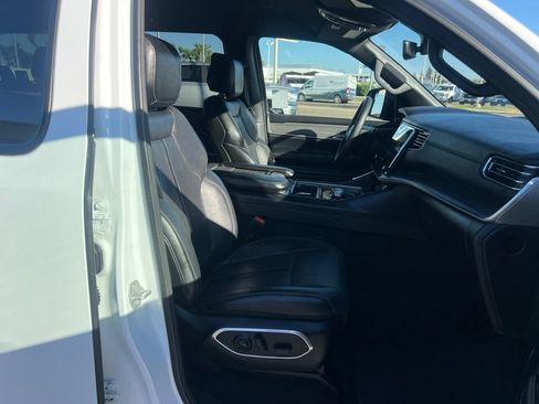 Used 2024 Jeep Wagoneer L Series II RWD image 37