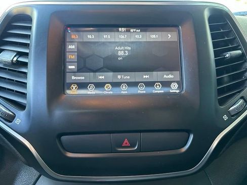 Used 2020 Jeep Cherokee Latitude FWD image 17