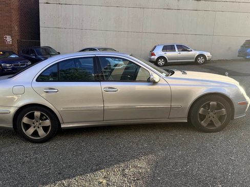 Used 2004 Mercedes-Benz E 500 4MATIC Sedan image 4