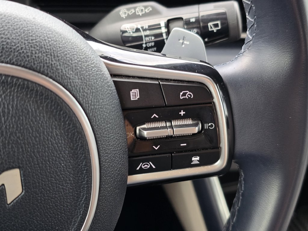 Certified 2025 Kia Carnival EX FWD image 36