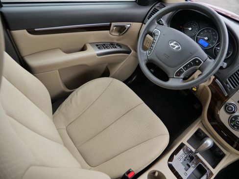 Used 2011 Hyundai Santa Fe GLS image 9