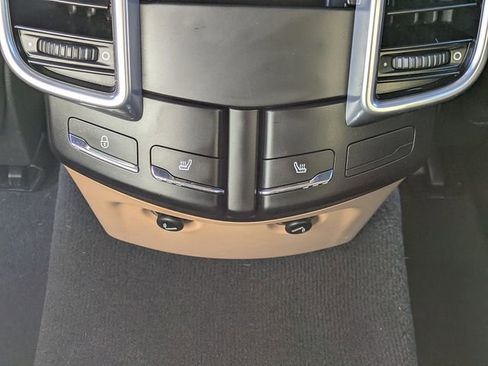 Used 2016 Porsche Cayenne Diesel image 13