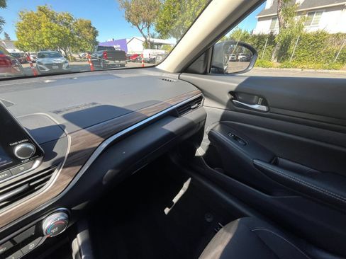 Used 2025 Nissan Altima 2.5 SV FWD image 34
