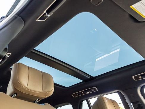 Used 2025 Land Rover Range Rover Autobiography image 16