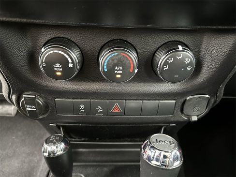 Used 2015 Jeep Wrangler Unlimited Sport w/ Connectivity Group image 18