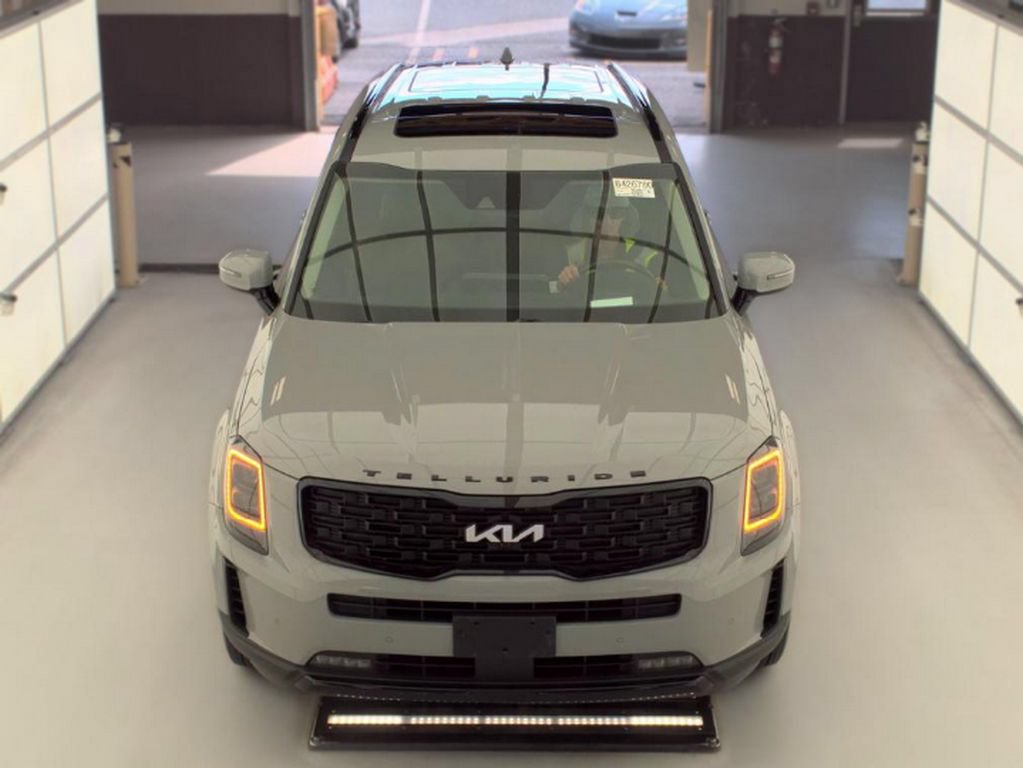 Used 2022 Kia Telluride SX AWD/4WD image 3
