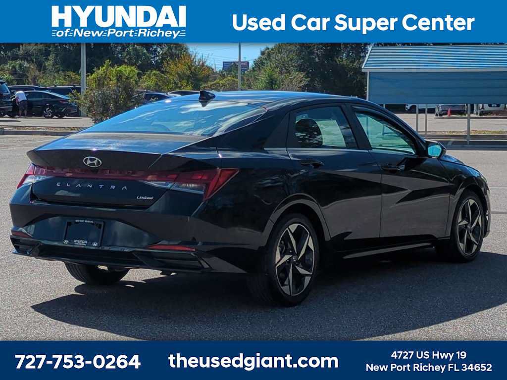 Used 2023 Hyundai Elantra Limited FWD image 5
