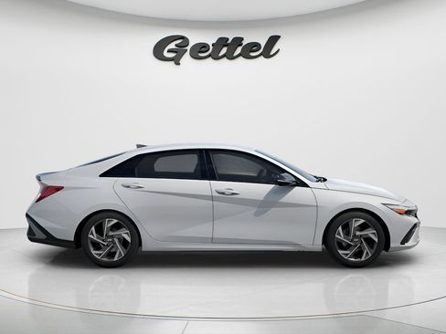 Certified 2025 Hyundai Elantra SEL FWD image 7