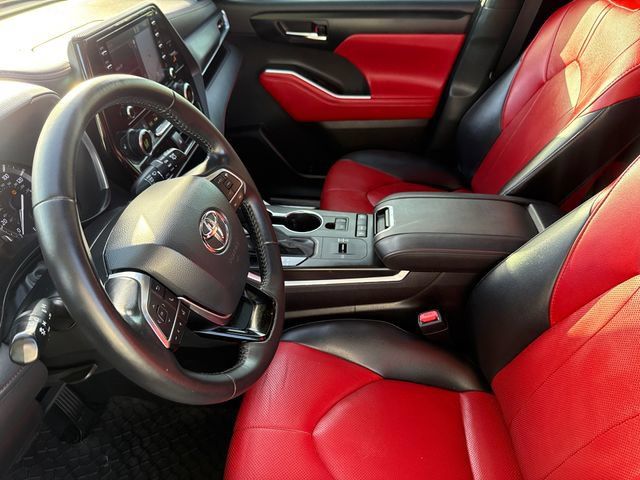 Used 2021 Toyota Highlander XSE FWD image 20