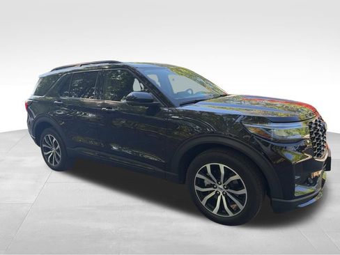 Used 2025 Ford Explorer ST-Line AWD/4WD image 6