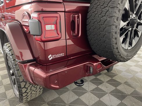 Used 2021 Jeep Wrangler Unlimited Sahara image 6