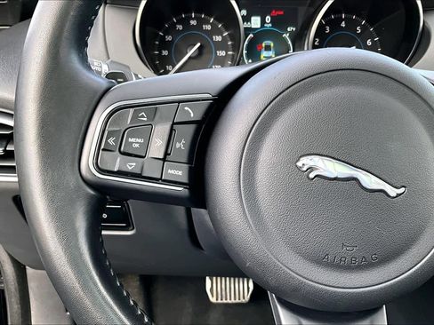 Used 2019 Jaguar F-PACE Premium image 23