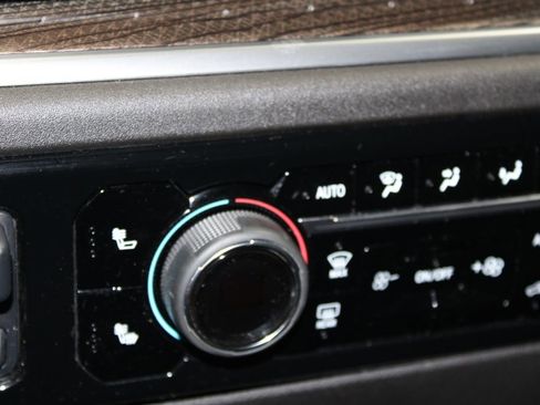 Used 2025 Chevrolet Silverado 1500 LT image 29