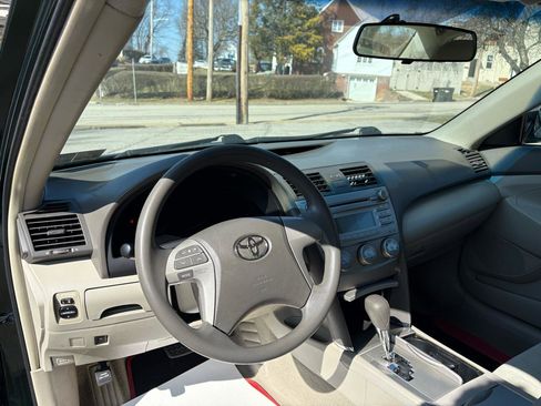 Used 2011 Toyota Camry LE image 14