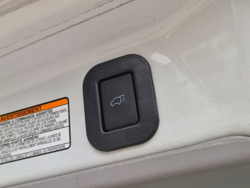 Used 2017 Toyota Sienna XLE w/ XLE Navigation Package FWD image 7