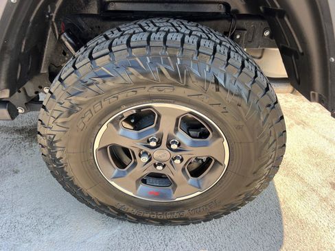 Used 2023 Jeep Gladiator Rubicon w/ LED Lighting Group AWD/4WD image 19