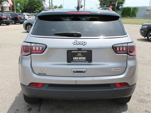 Used 2018 Jeep Compass Latitude w/ Popular Equipment Group AWD/4WD image 4