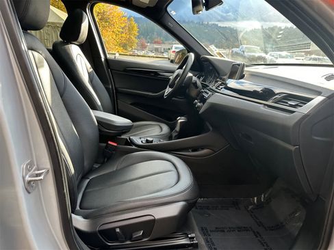 Used 2017 BMW X1 xDrive28i image 13