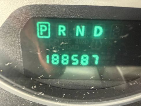 Used 2010 Chrysler Town & Country Touring FWD image 18