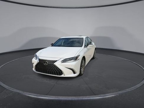 Used 2024 Lexus ES 300h Ultra Luxury w/ Accessory Package (Z2) FWD image 4
