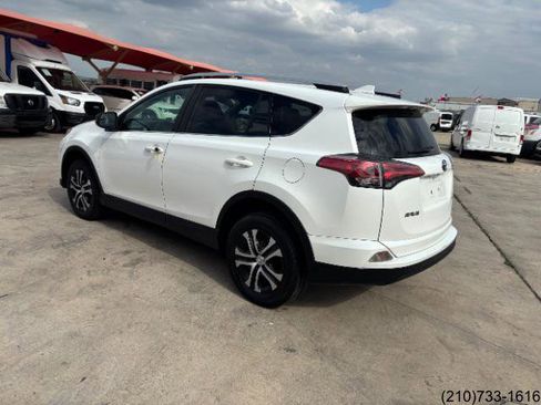 Used 2016 Toyota RAV4 LE FWD image 5