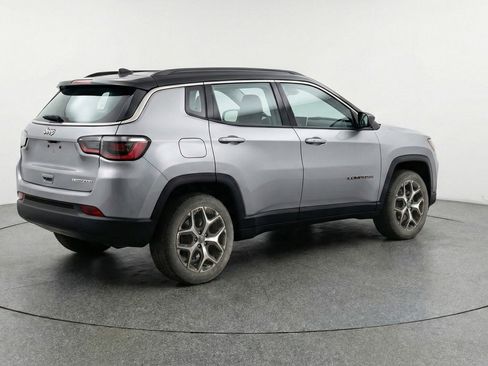 Used 2025 Jeep Compass Limited image 9