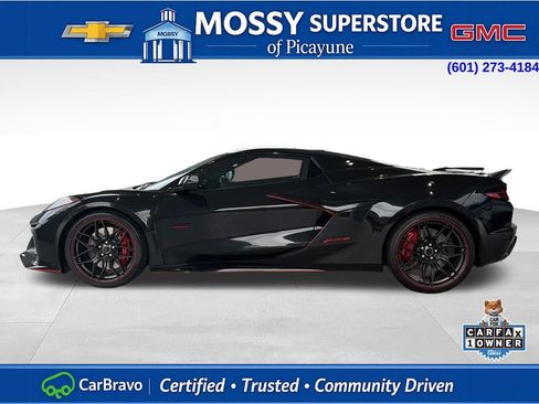 Used 2023 Chevrolet Corvette Z06 RWD image 2