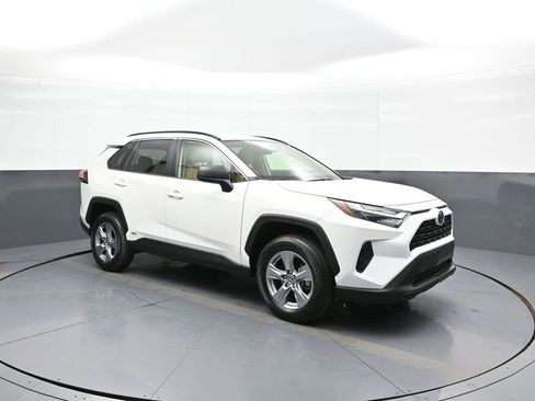 Certified 2024 Toyota RAV4 LE AWD/4WD image 4