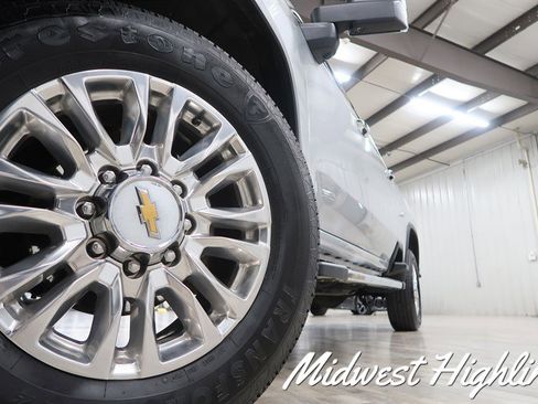 Used 2022 Chevrolet Silverado 2500 High Country image 2