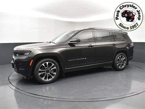 Certified 2022 Jeep Grand Cherokee L Overland w/ Luxury Tech Group IV image 3