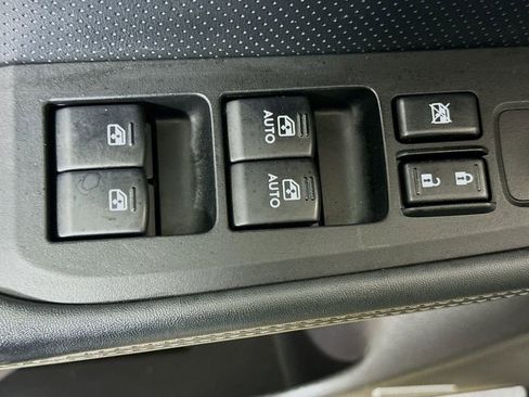 Used 2016 Subaru Outback 2.5i Limited AWD/4WD image 18