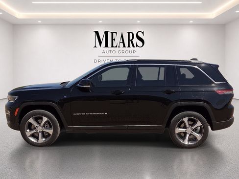 Used 2023 Jeep Grand Cherokee 4WD 4xe image 2