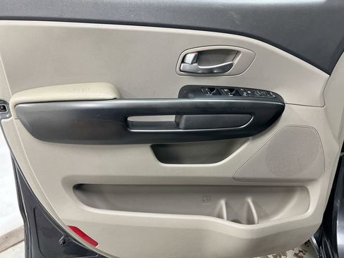 Used 2016 Kia Sedona LX w/ LX Convenience Package FWD image 15