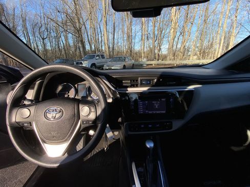 Used 2018 Toyota Corolla LE image 24