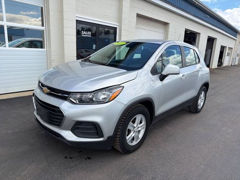 Used 2020 Chevrolet Trax LS FWD image 2