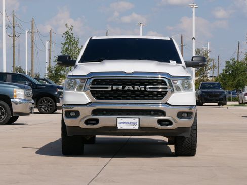 Used 2023 RAM 1500 Big Horn AWD/4WD image 3
