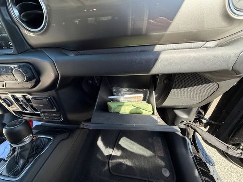 Used 2020 Jeep Gladiator Overland image 37