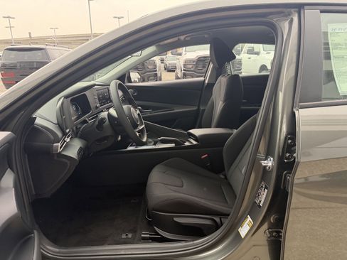 New 2026 Hyundai Elantra SE FWD image 24