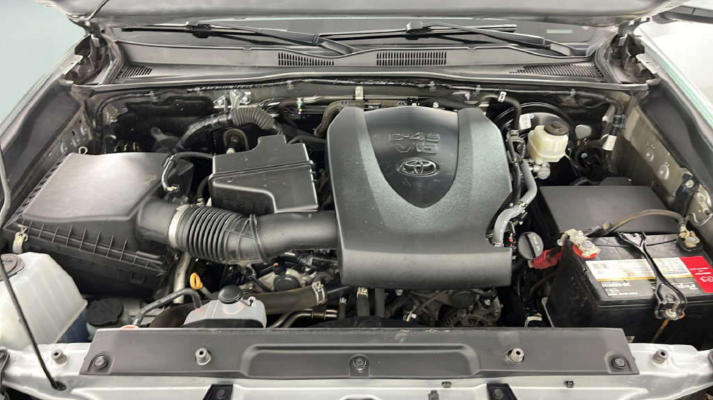 Used 2022 Toyota Tacoma SR5 AWD/4WD image 32