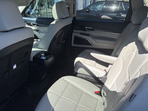 Used 2024 Kia Telluride EX w/ EX Captain's Chair Package image 31