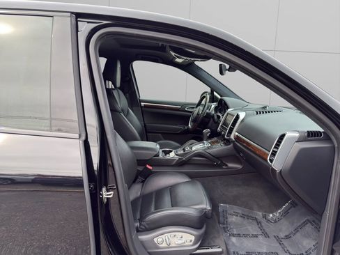 Used 2014 Porsche Cayenne GTS image 12